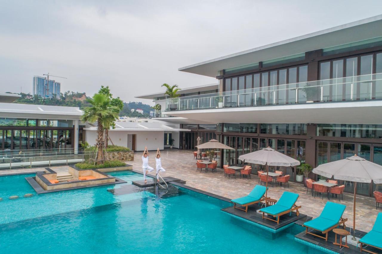 Oakwood Ha Long Hotel Bagian luar foto