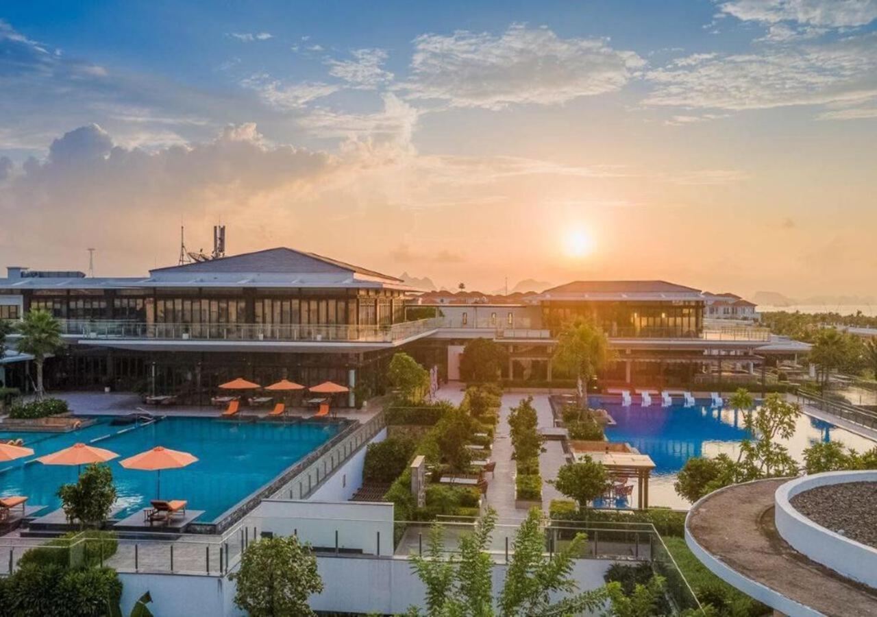 Oakwood Ha Long Hotel Bagian luar foto